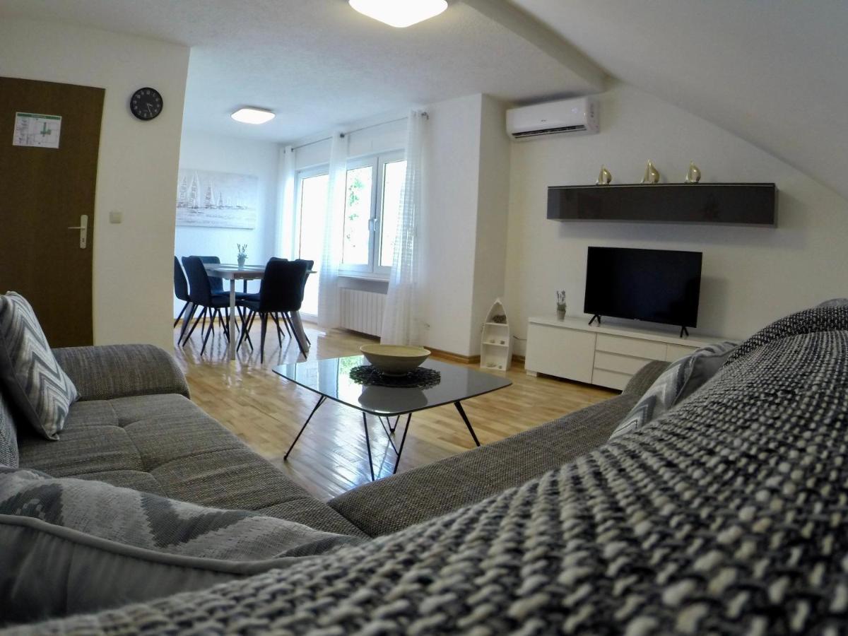 Holiday Apartment Lavanda Sumpetar Jesenice  Kültér fotó