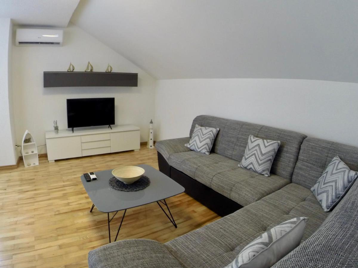 Holiday Apartment Lavanda Sumpetar Jesenice  Kültér fotó